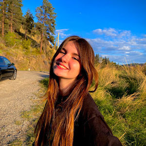 Meet your Posher, Chloe